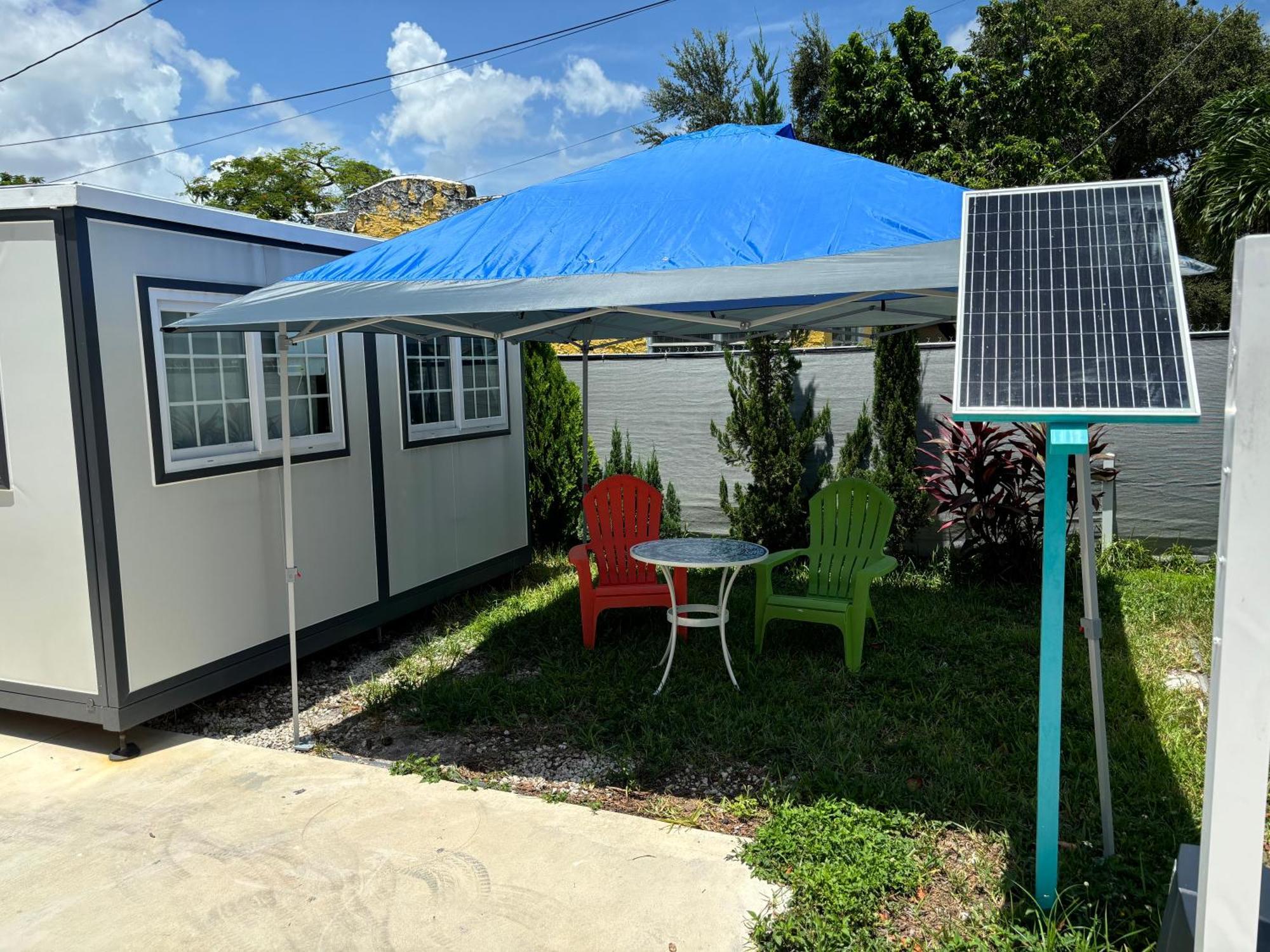 Mini House Oasis Hotel Miami Springs ภายนอก รูปภาพ
